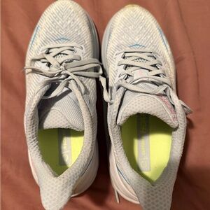 Like new Women’s Sz 7.5 Hoka Clifton 9